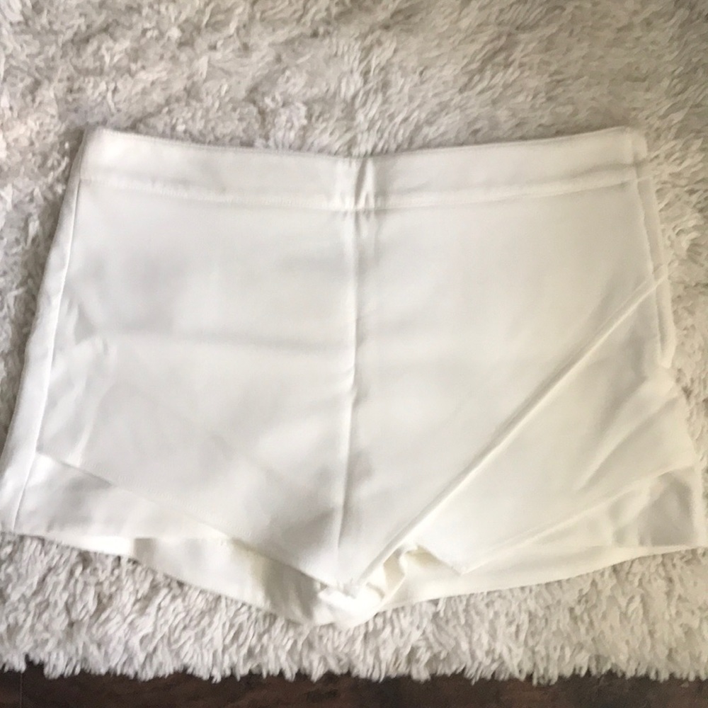 H & M Dressy white shorts/skirt (skort)